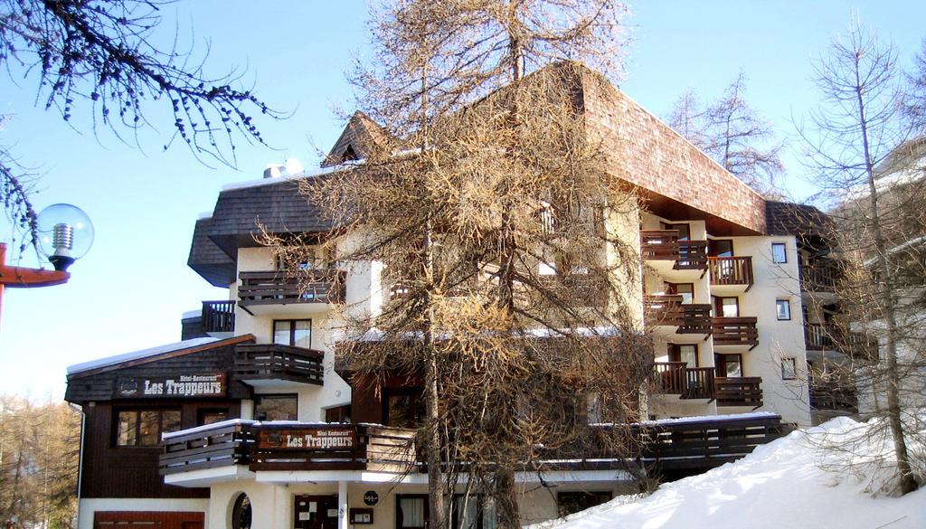 Hotel Les Trappeurs Les Orres Exterior photo